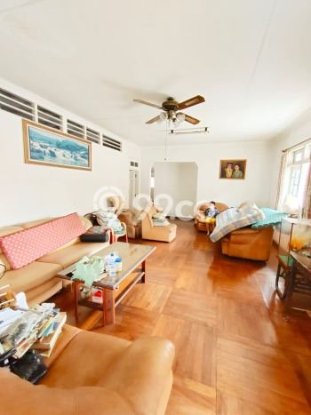 Rumah Elit Modern Tanpa Renovasi di Slipi Jakarta Barat Rumah Elit Modern Tanpa Renovasi di Slipi Jakarta Barat