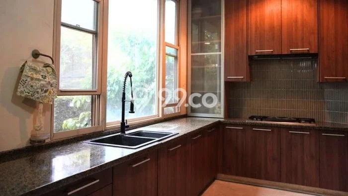 Disewakan Rumah Strategis LT 400m2 / LB 800m2 di Sudirman, Jakarta Selatan Disewakan Rumah Strategis LT 400m2 / LB 800m2 di Sudirman, Jakarta Selatan