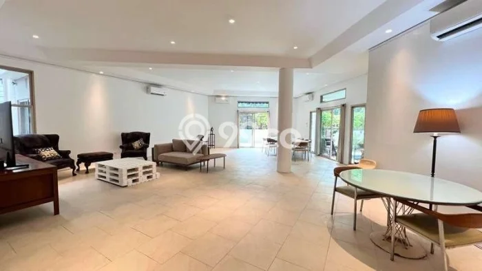 Disewakan Rumah Strategis LT 400m2 / LB 800m2 di Sudirman, Jakarta Selatan Disewakan Rumah Strategis LT 400m2 / LB 800m2 di Sudirman, Jakarta Selatan