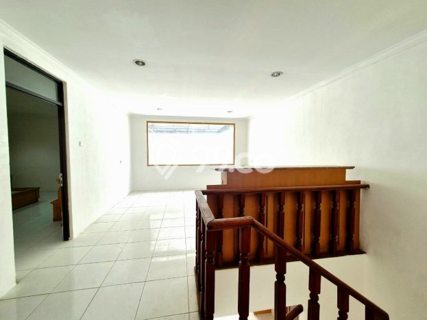 Rumah Mewah LB 300m2 Siap Huni Desain Elegan di Permata Buana, Jakarta Barat Rumah Mewah LB 300m2 Siap Huni Desain Elegan di Permata Buana, Jakarta Barat