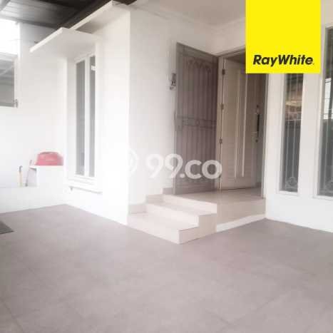 Hunian Mewah LB 150m2 Siap Pakai Desain Elegan di Puri Indah, Jakarta Barat Hunian Mewah LB 150m2 Siap Pakai Desain Elegan di Puri Indah, Jakarta Barat