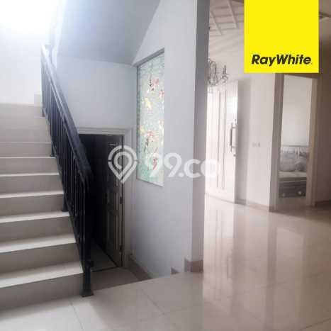 Hunian Mewah LB 150m2 Siap Pakai Desain Elegan di Puri Indah, Jakarta Barat Hunian Mewah LB 150m2 Siap Pakai Desain Elegan di Puri Indah, Jakarta Barat