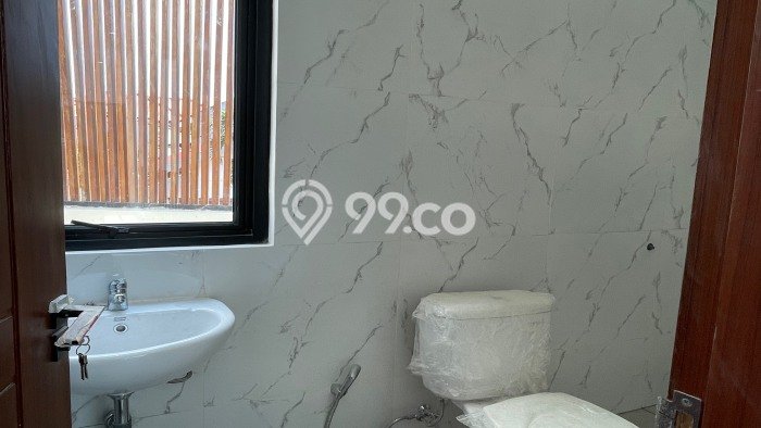 Rumah di Sektor 9-Bintaro, Tangerang Selatan, Luas 107m² LB 163m² - JUAL CEPAT! Rumah di Sektor 9-Bintaro, Tangerang Selatan, Luas 107m² LB 163m² - JUAL CEPAT!
