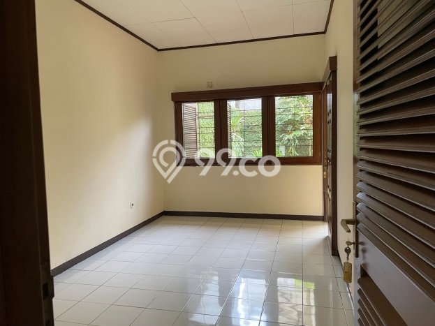 Ready to Use! Luxury House LT 300m2 Desain Elegan di Veteran Ready to Use! Luxury House LT 300m2 Desain Elegan di Veteran