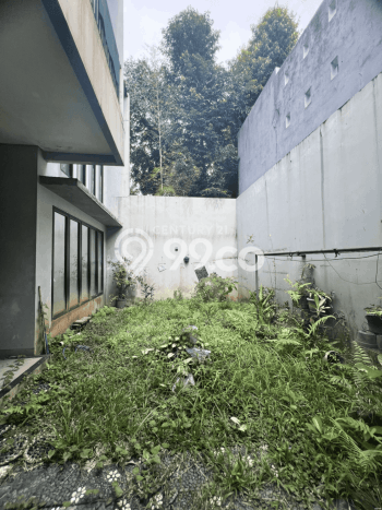 Rumah Elit LB 200m2 Siap Pakai Desain Elegan di BSD City, Tangerang Rumah Elit LB 200m2 Siap Pakai Desain Elegan di BSD City, Tangerang