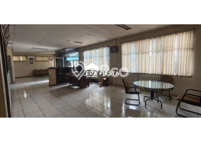 Gudang Strategis Kawasan , Luas 3132m2m², Kawasan Bisnis, Tingkat Keramaian Tinggi Gudang Strategis Kawasan , Luas 3132m2m², Kawasan Bisnis, Tingkat Keramaian Tinggi