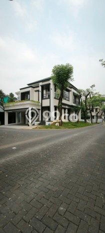 Rumah Mewah LB 284m2 Siap Huni Desain Elegan di BSD Foresta, Tangerang Rumah Mewah LB 284m2 Siap Huni Desain Elegan di BSD Foresta, Tangerang