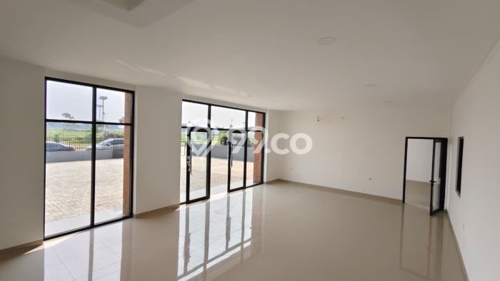 Area Ramai! Gudang Dijual di Legok untuk Bisnis Luas Bangunan 300m2 Area Ramai! Gudang Dijual di Legok untuk Bisnis Luas Bangunan 300m2