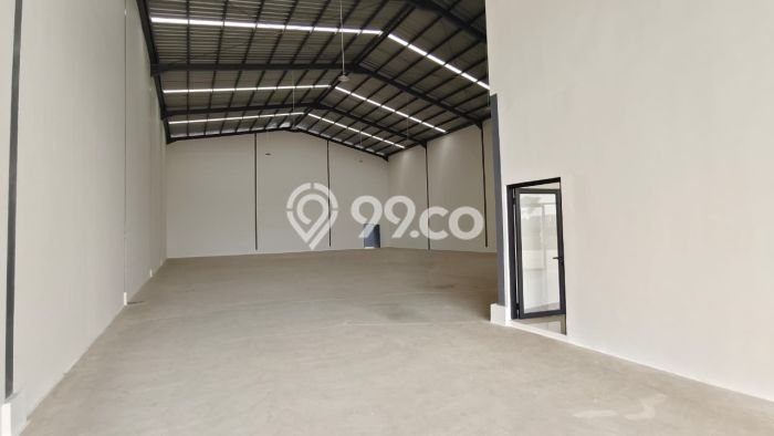 Area Ramai! Gudang Dijual di Legok untuk Bisnis Luas Bangunan 300m2 Area Ramai! Gudang Dijual di Legok untuk Bisnis Luas Bangunan 300m2
