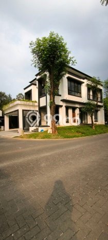 Rumah Mewah LB 284m2 Siap Huni Desain Elegan di BSD Foresta, Tangerang Rumah Mewah LB 284m2 Siap Huni Desain Elegan di BSD Foresta, Tangerang