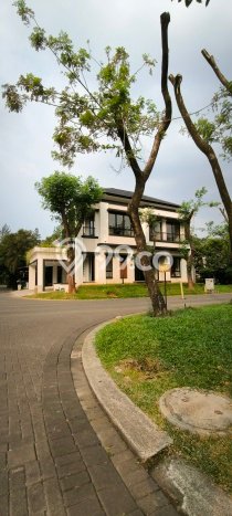 Rumah Mewah LB 284m2 Siap Huni Desain Elegan di BSD Foresta, Tangerang Rumah Mewah LB 284m2 Siap Huni Desain Elegan di BSD Foresta, Tangerang