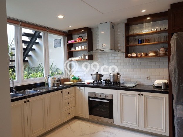 Hunian Modern dengan LT 280m2 & LB 510m2 Dikontrakkan di Setiabudi Hunian Modern dengan LT 280m2 & LB 510m2 Dikontrakkan di Setiabudi