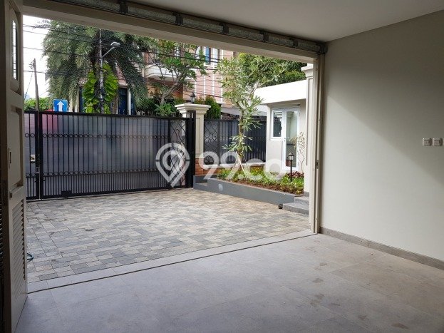 Hunian Modern dengan LT 280m2 & LB 510m2 Dikontrakkan di Setiabudi Hunian Modern dengan LT 280m2 & LB 510m2 Dikontrakkan di Setiabudi