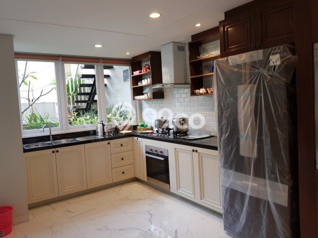 Hunian Modern dengan LT 280m2 & LB 510m2 Dikontrakkan di Setiabudi Hunian Modern dengan LT 280m2 & LB 510m2 Dikontrakkan di Setiabudi