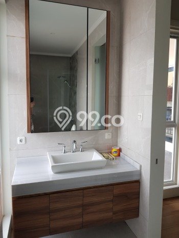 Hunian Modern dengan LT 280m2 & LB 510m2 Dikontrakkan di Setiabudi Hunian Modern dengan LT 280m2 & LB 510m2 Dikontrakkan di Setiabudi