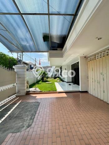 Dijual Rumah Luas Elegan Dengan View Eksklusif di Galaxy, Surabaya Dijual Rumah Luas Elegan Dengan View Eksklusif di Galaxy, Surabaya