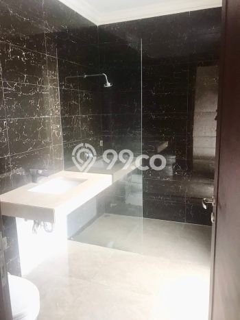 Hunian Mewah LB 100m2 Siap Pakai Desain Elegan di Graha, Surabaya Hunian Mewah LB 100m2 Siap Pakai Desain Elegan di Graha, Surabaya