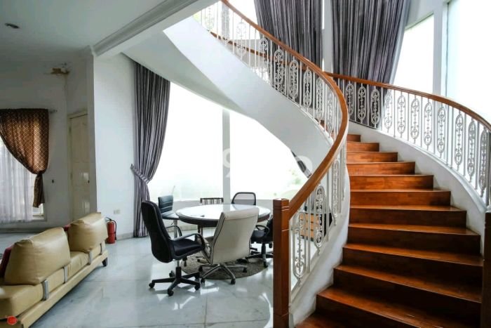 Dijual Rumah Mewah Exclusive di Kebon Jeruk, Jakarta Barat Dijual Rumah Mewah Exclusive di Kebon Jeruk, Jakarta Barat