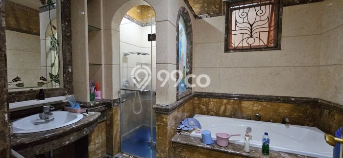 Ready to Use! Luxury House LT 490m2 Desain Elegan di Puri Indah Ready to Use! Luxury House LT 490m2 Desain Elegan di Puri Indah