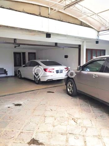 Sewa Rumah Strategis di Kemang LT 555m2 / LB 700m2 Siap Huni Sewa Rumah Strategis di Kemang LT 555m2 / LB 700m2 Siap Huni