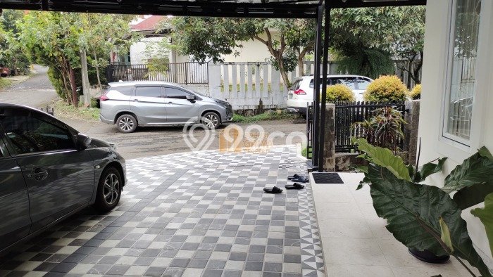 For Sale! Luxury House LT 248m2 Desain Elegan di Sentul City For Sale! Luxury House LT 248m2 Desain Elegan di Sentul City