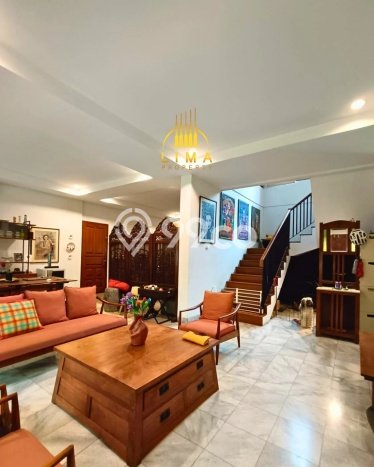 Rumah Elit Modern Siap Huni di Simprug Jakarta Selatan Rumah Elit Modern Siap Huni di Simprug Jakarta Selatan