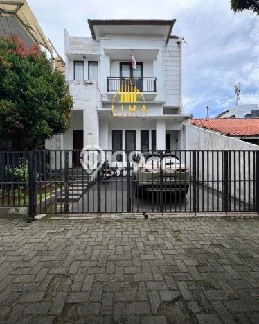 Cocok Untuk Investasi! Dijual Kost di Kemang 12 Kamar Cocok Untuk Investasi! Dijual Kost di Kemang 12 Kamar