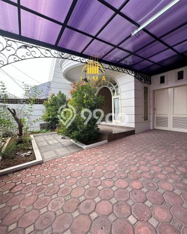 Ready to Use! Luxury House LT 272m2 Desain Elegan di Senayan Ready to Use! Luxury House LT 272m2 Desain Elegan di Senayan
