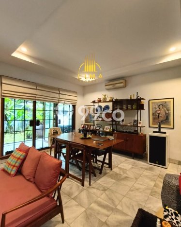 Rumah Elit Modern Siap Huni di Simprug Jakarta Selatan Rumah Elit Modern Siap Huni di Simprug Jakarta Selatan