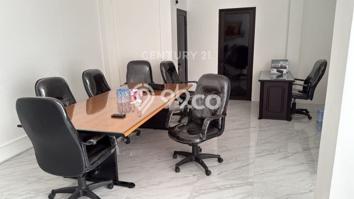 Ruko Dijual di Jakarta Timur LT 180m2 & LB 221m2 Lokasi Terbaik! Ruko Dijual di Jakarta Timur LT 180m2 & LB 221m2 Lokasi Terbaik!