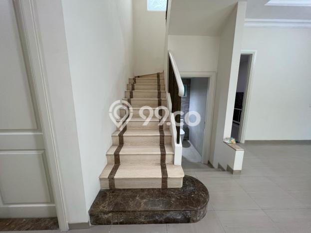 Rumah Elit Modern Tanpa Renovasi di Wisata Bukit Mas Surabaya Rumah Elit Modern Tanpa Renovasi di Wisata Bukit Mas Surabaya