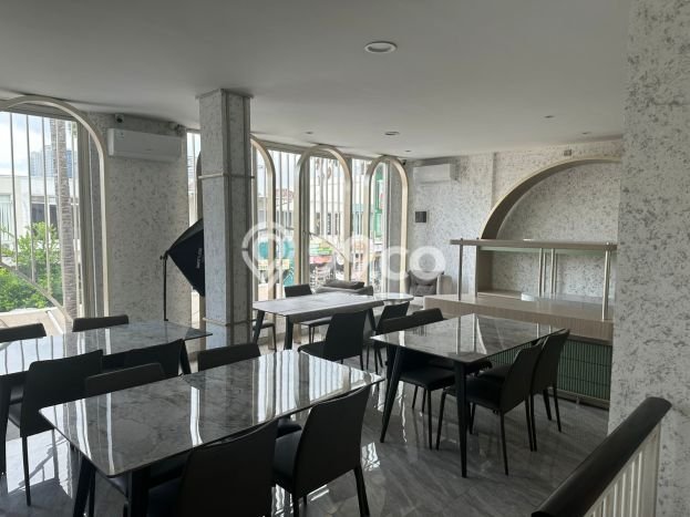 Disewakan Ruko di Kawasan Ramai Pakuwon City Luas 252m2 Disewakan Ruko di Kawasan Ramai Pakuwon City Luas 252m2