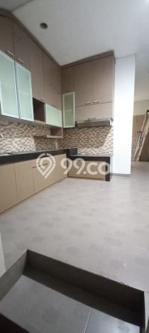 HUNIAN PREMIUM! Rumah kawasan Pakuwon City, 4 KT, Area Berkembang, Luas 180m² LB 360m² HUNIAN PREMIUM! Rumah kawasan Pakuwon City, 4 KT, Area Berkembang, Luas 180m² LB 360m²