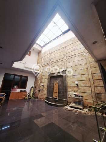 Rumah Mewah LB 300m2 Siap Pakai Desain Elegan di Puri Indah, Jakarta Barat Rumah Mewah LB 300m2 Siap Pakai Desain Elegan di Puri Indah, Jakarta Barat