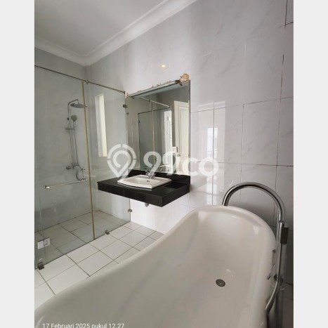 Ready to Use! Luxury House LT 154m2 Desain Elegan di Lebak Bulus Ready to Use! Luxury House LT 154m2 Desain Elegan di Lebak Bulus