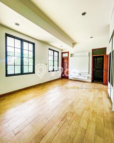 Rumah Elit Modern Siap Huni di Pondok Indah Jakarta Selatan Rumah Elit Modern Siap Huni di Pondok Indah Jakarta Selatan