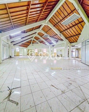 Unit Komersial Dijual di Jakarta Selatan LT 1815m2 & LB 1640m2 Unit Komersial Dijual di Jakarta Selatan LT 1815m2 & LB 1640m2