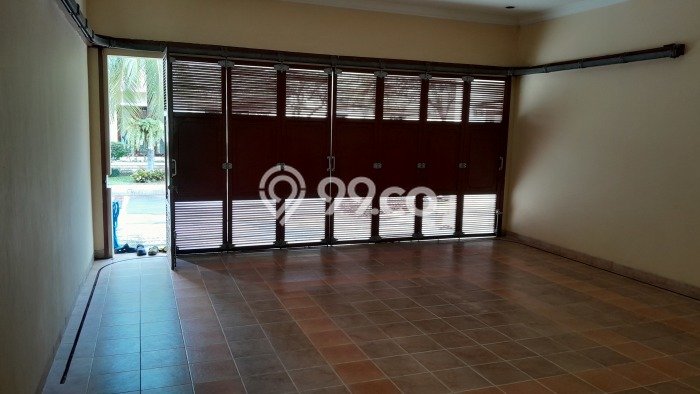 Rumah Bagus Disewakan di Pejaten, Jakarta Selatan LT 500m2, LB 300m2 Rumah Bagus Disewakan di Pejaten, Jakarta Selatan LT 500m2, LB 300m2