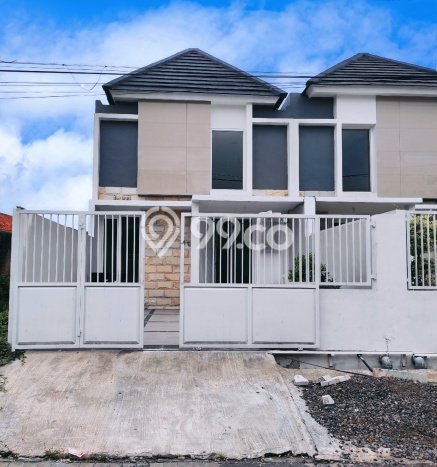 Hunian Cantik Modern Lb 100m2 di Rungkut, Surabaya Hunian Cantik Modern Lb 100m2 di Rungkut, Surabaya