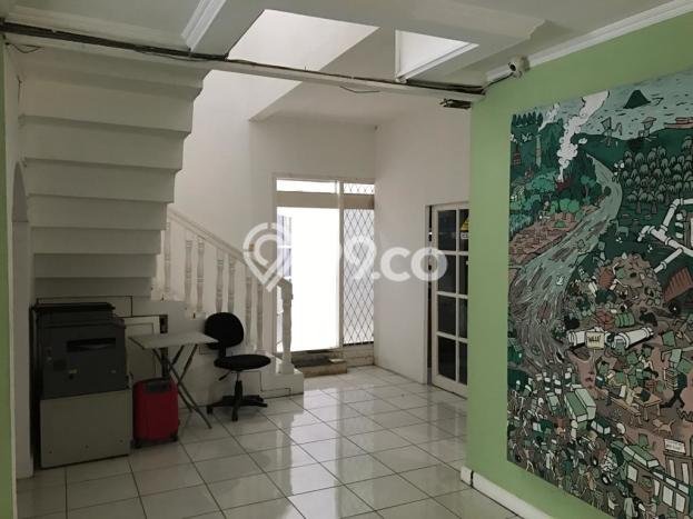 Siap Huni Hunian Elit 6 Kamar di Mampang Prapatan Dekat ke Mana Saja Siap Huni Hunian Elit 6 Kamar di Mampang Prapatan Dekat ke Mana Saja