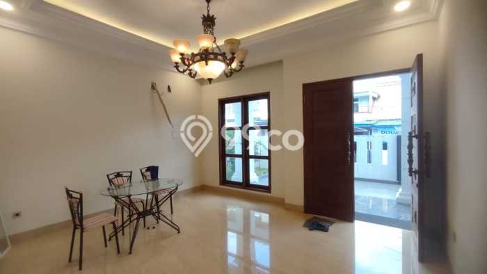 Siap Huni Rumah Mewah 4 Kamar di Kebayoran Baru Dekat ke Mana Saja Siap Huni Rumah Mewah 4 Kamar di Kebayoran Baru Dekat ke Mana Saja