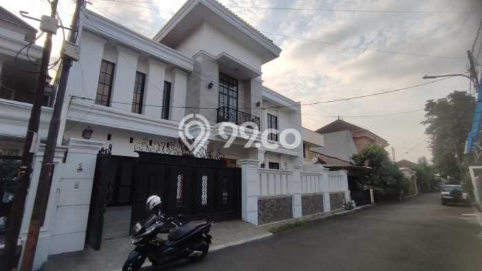 Siap Huni Rumah Mewah 4 Kamar di Kebayoran Baru Dekat ke Mana Saja Siap Huni Rumah Mewah 4 Kamar di Kebayoran Baru Dekat ke Mana Saja