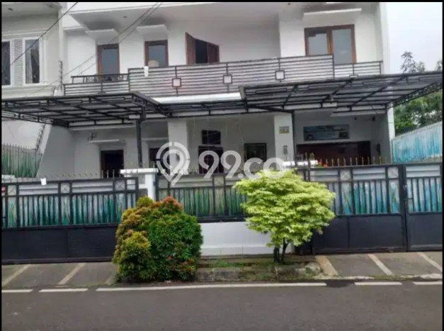 Hunian Elit LB 300m2 Siap Pakai Desain Elegan di Pondok Kelapa, Jakarta Timur Hunian Elit LB 300m2 Siap Pakai Desain Elegan di Pondok Kelapa, Jakarta Timur