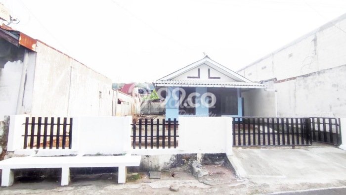 Rumah Modern Minimalis 3 KT Bisa Langsung Pindah di Banyumanik Rumah Modern Minimalis 3 KT Bisa Langsung Pindah di Banyumanik