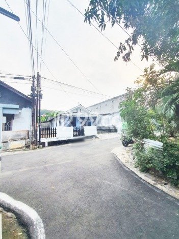 Rumah Modern Minimalis 3 KT Bisa Langsung Pindah di Banyumanik Rumah Modern Minimalis 3 KT Bisa Langsung Pindah di Banyumanik