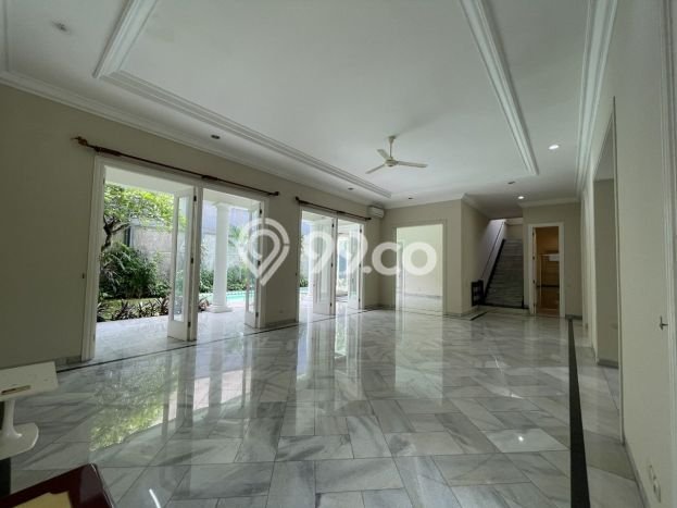 Rumah Nyaman di Kebayoran Baru, 4 KM, Lokasi Strategis Rumah Nyaman di Kebayoran Baru, 4 KM, Lokasi Strategis