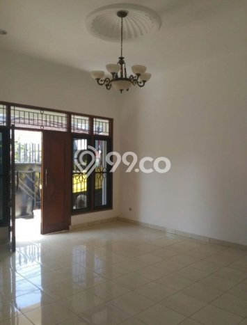 LOKASI STRATEGIS! Rumah di Kebayoran Baru, Dekat Tol, 4 KT, LT 360m² Bangunan 320m² LOKASI STRATEGIS! Rumah di Kebayoran Baru, Dekat Tol, 4 KT, LT 360m² Bangunan 320m²