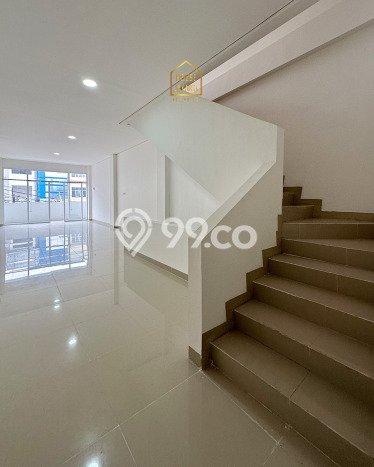 Area Ramai! Ruko Dijual di Tebet untuk Bisnis Luas Bangunan 408m2 Area Ramai! Ruko Dijual di Tebet untuk Bisnis Luas Bangunan 408m2