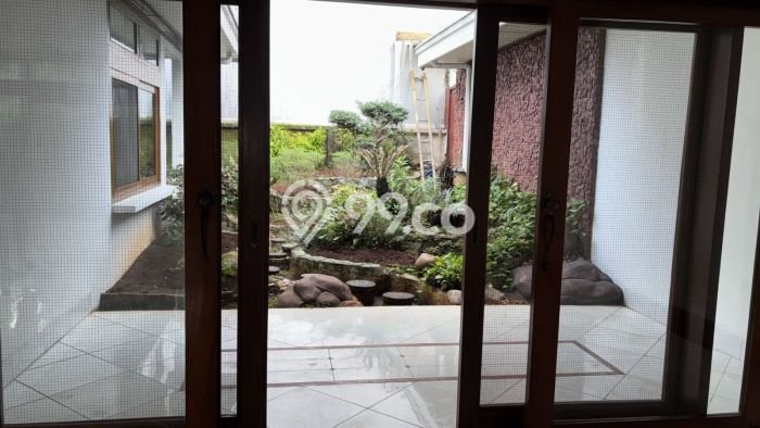 For Sale! Luxury House LT 394m2 Desain Modern di Kemang For Sale! Luxury House LT 394m2 Desain Modern di Kemang