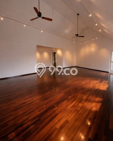Sewa Rumah Nyaman LT 400m2 / LB 800m2 di SCBD, Jakarta Selatan Sewa Rumah Nyaman LT 400m2 / LB 800m2 di SCBD, Jakarta Selatan